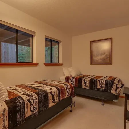 Dogwood Place- Hot Tub- Pet Friendly- Pool Table- Wood Fireplace- Amenity Access